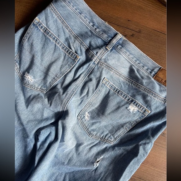 American Eagle Distressed Straight Jeans - Picture 4 of 4